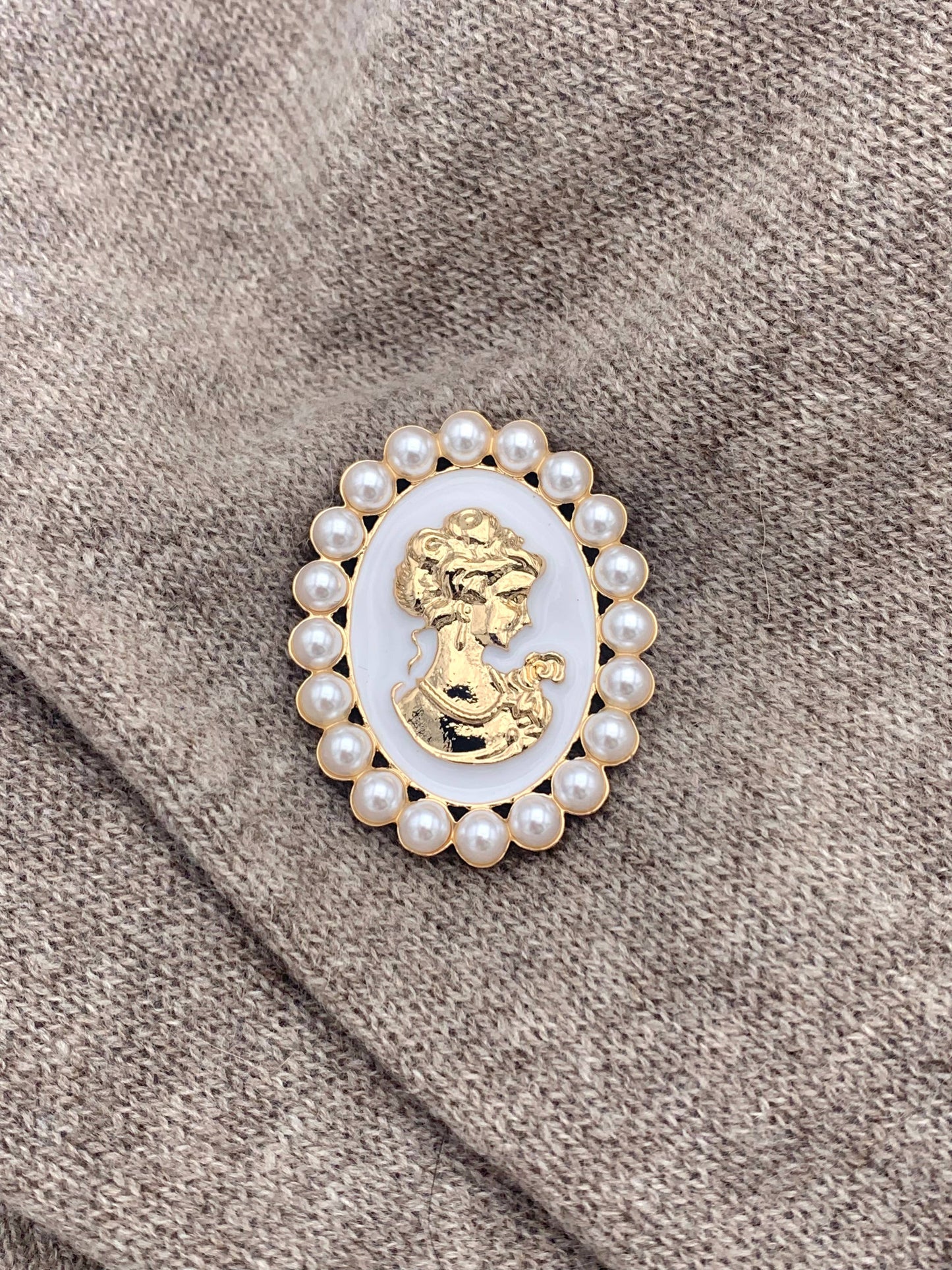 Broche perlées
