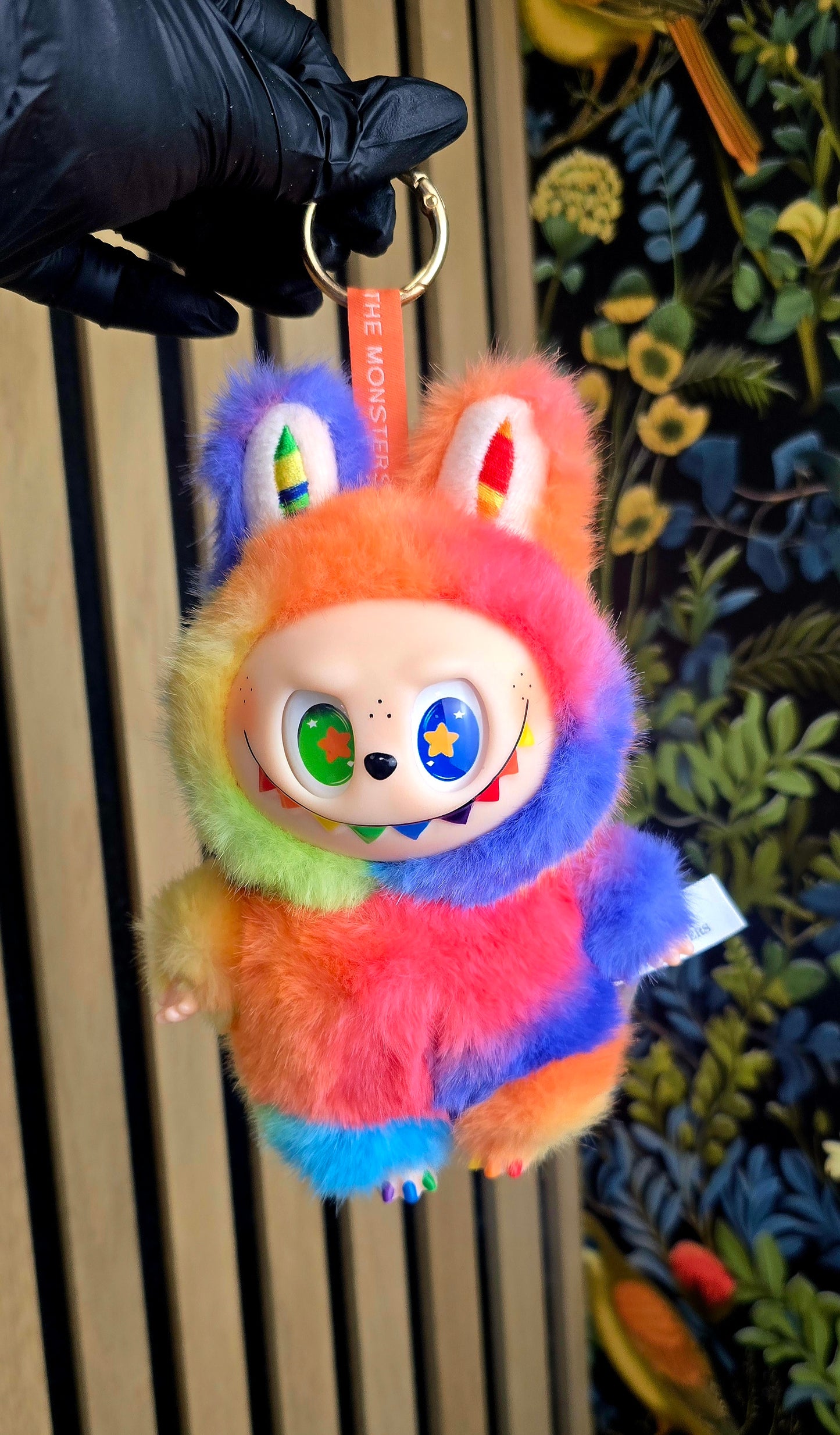 Créature Fantastique aux Yeux Étincelants