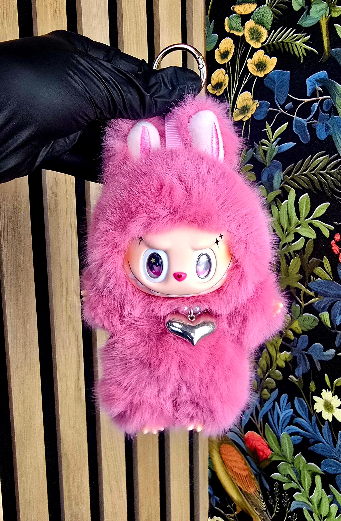 Créature Fantastique Rose avec collier