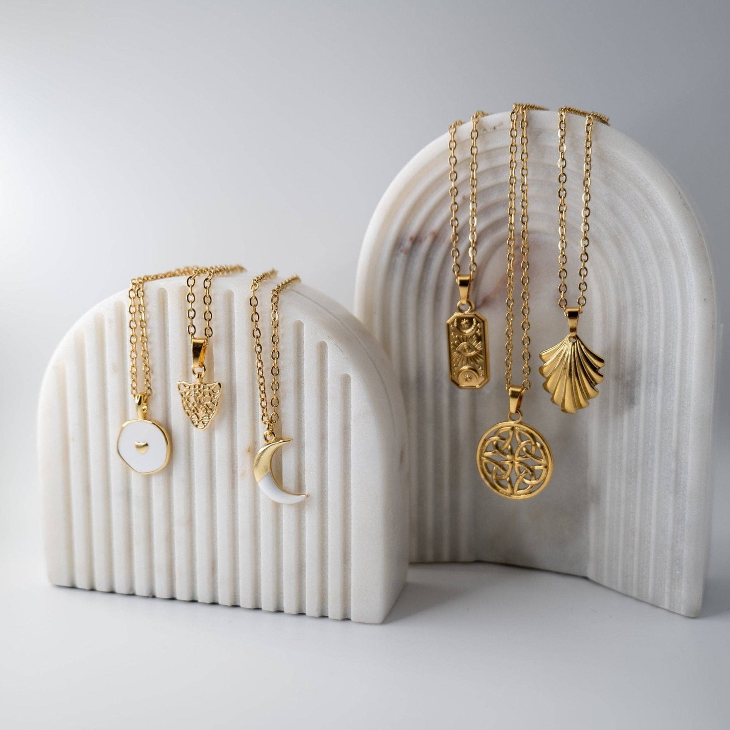 Collier Lune blanche avec pendentif en acier inoxydable plaqué or 18 carats