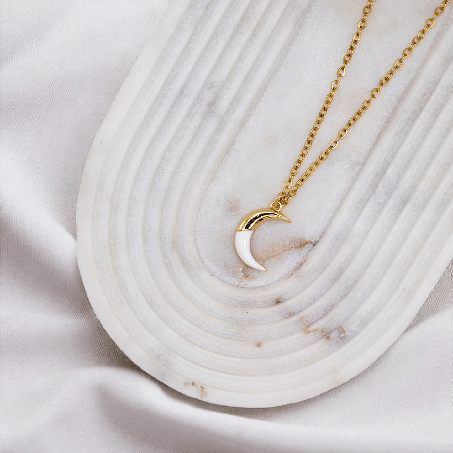 Collier Lune blanche avec pendentif en acier inoxydable plaqué or 18 carats