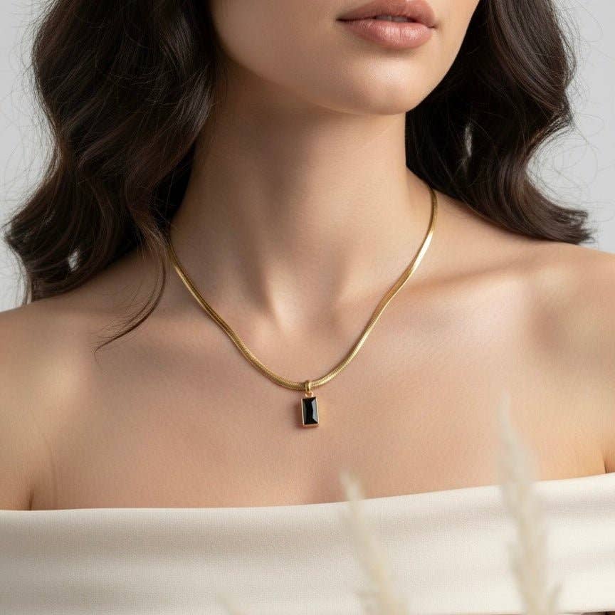 Collier avec pendentif rectangulaire noir acier inoxydable "Plaqué or 18 carats"