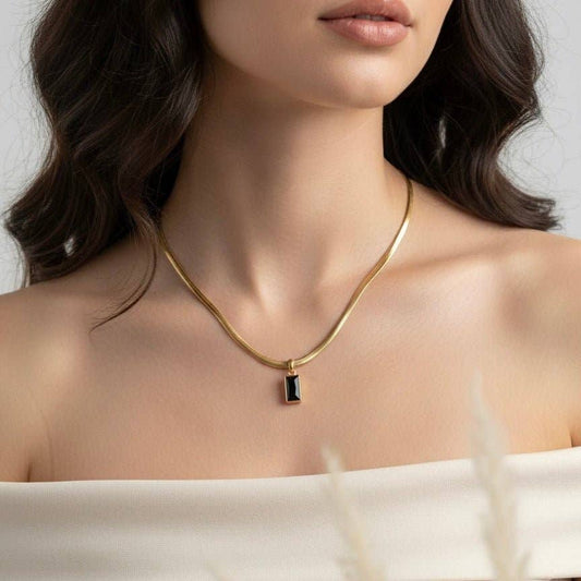 Collier avec pendentif rectangulaire noir acier inoxydable "Plaqué or 18 carats"