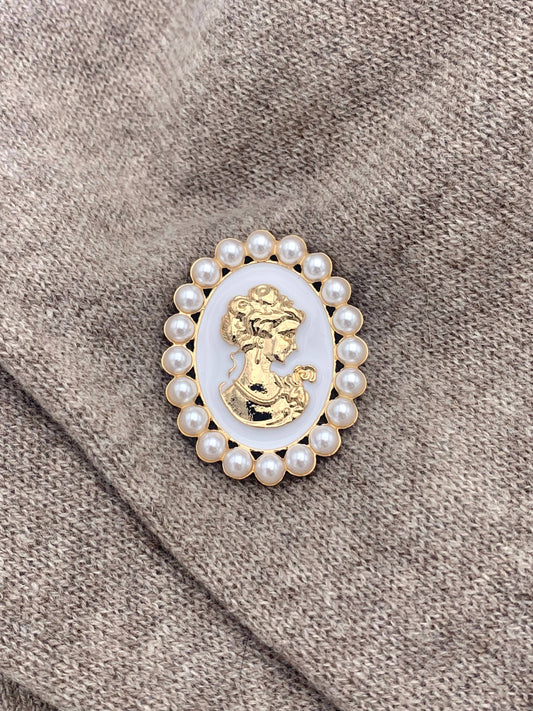 Broche perlées