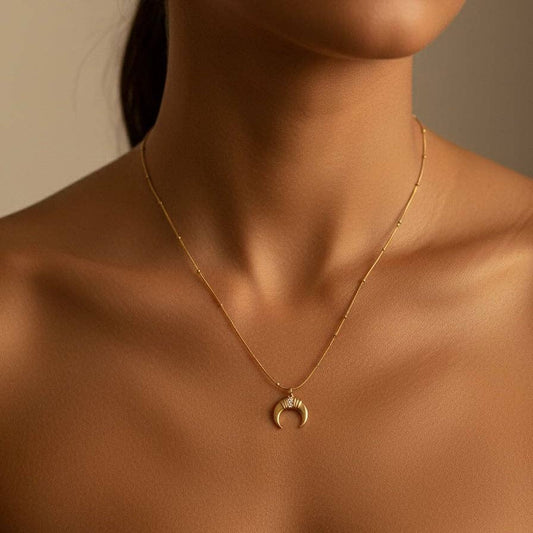 Collier lune acier inoxydable "Plaqué or 18 carats"