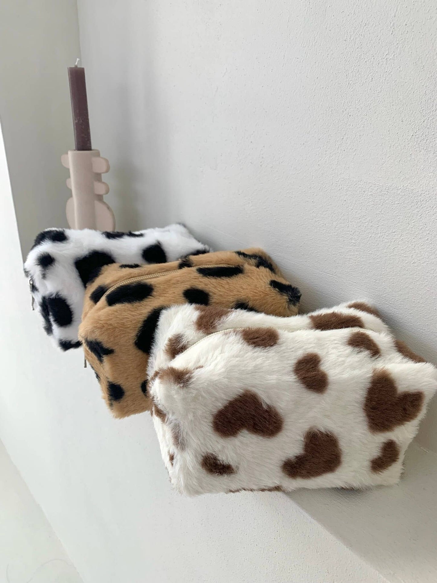 Trousse fausse fourrure motif cœur